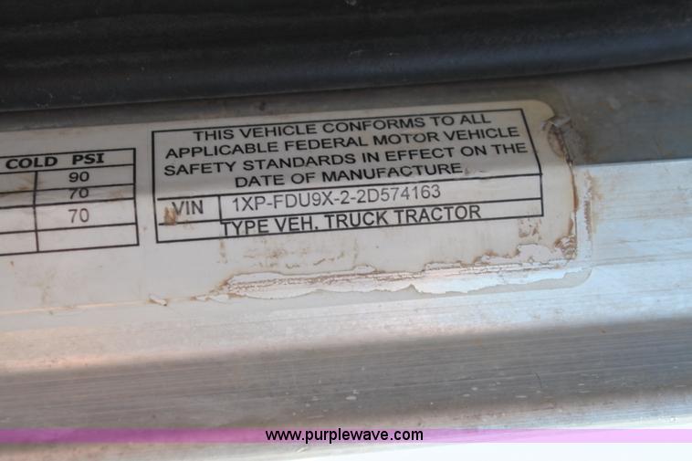 image for item I7428 2002 Peterbilt 378 semi truck