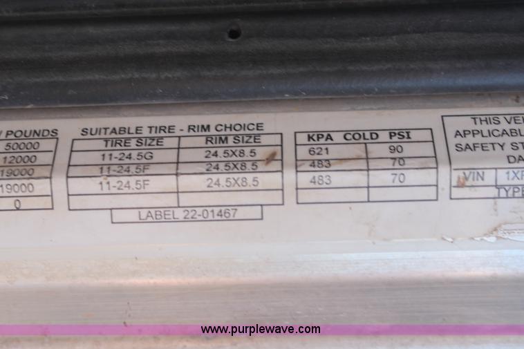 image for item I7428 2002 Peterbilt 378 semi truck