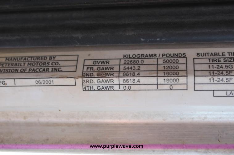 image for item I7428 2002 Peterbilt 378 semi truck