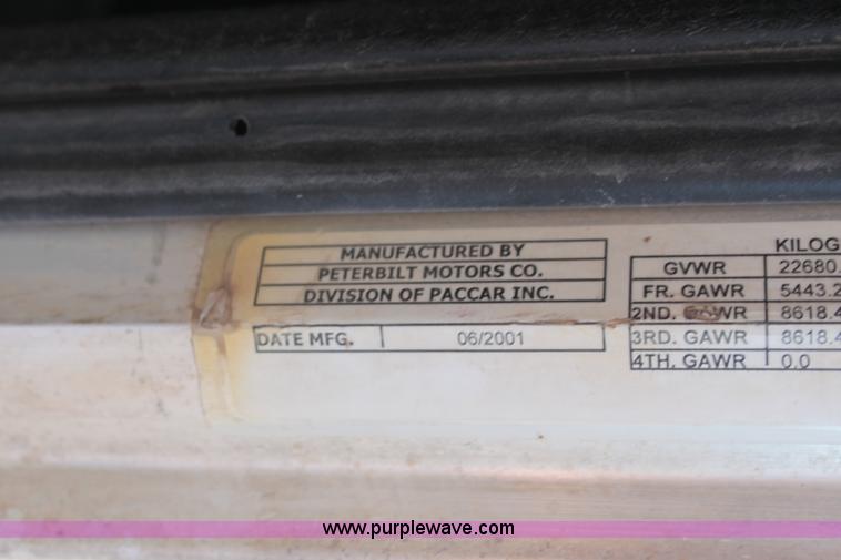 image for item I7428 2002 Peterbilt 378 semi truck