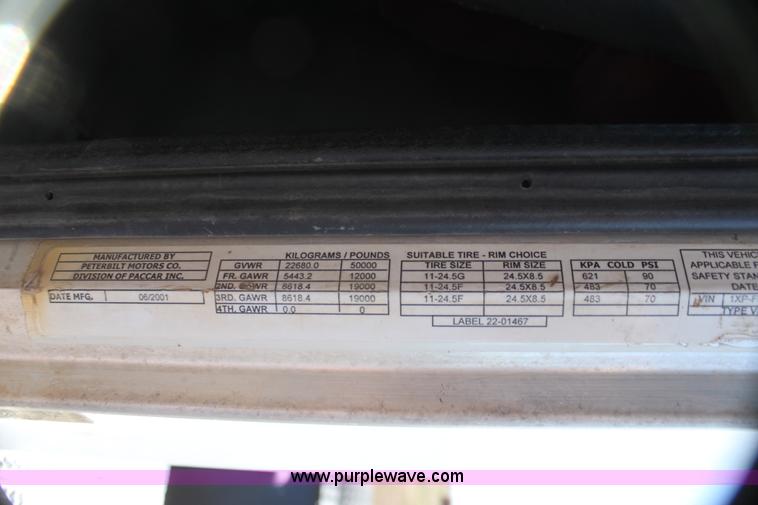 image for item I7428 2002 Peterbilt 378 semi truck