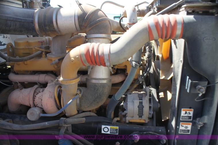 image for item I7428 2002 Peterbilt 378 semi truck