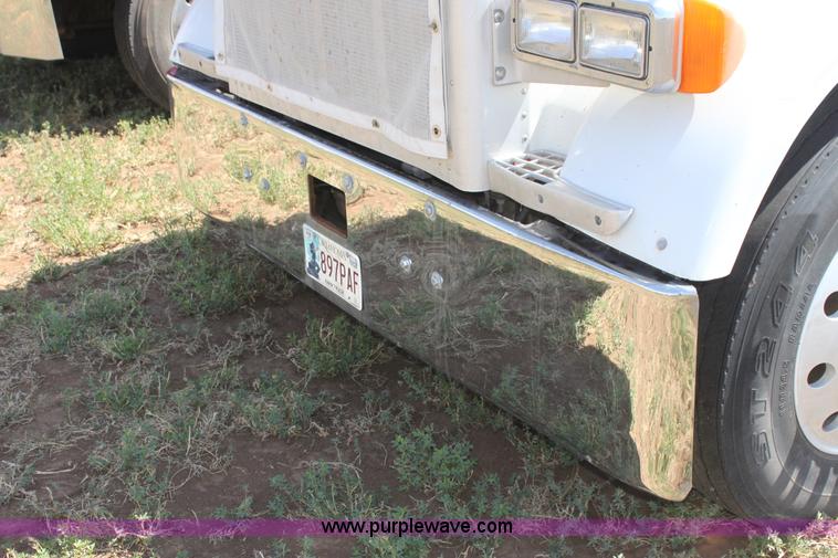 image for item I7428 2002 Peterbilt 378 semi truck