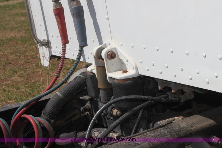 image for item I7428 2002 Peterbilt 378 semi truck