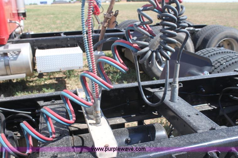 image for item I7428 2002 Peterbilt 378 semi truck