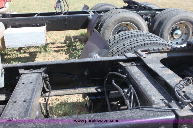 image for item I7428 2002 Peterbilt 378 semi truck