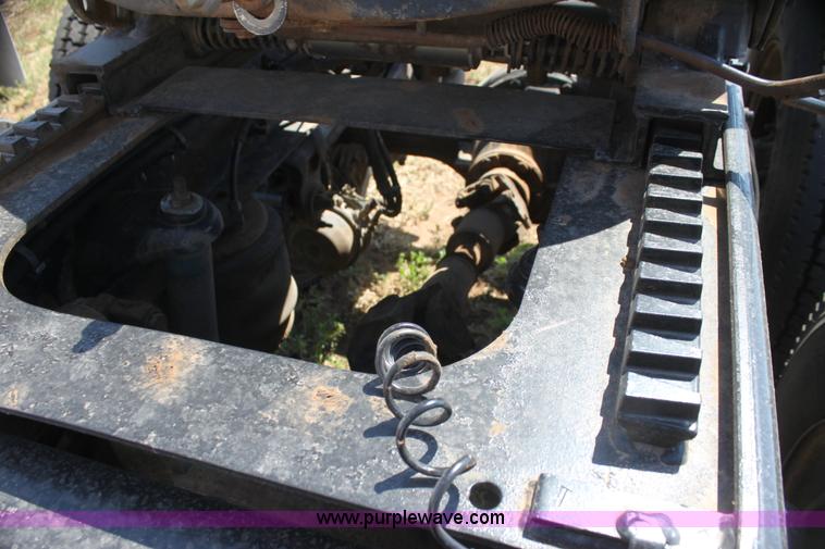 image for item I7428 2002 Peterbilt 378 semi truck