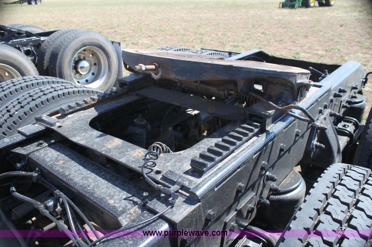 image for item I7428 2002 Peterbilt 378 semi truck