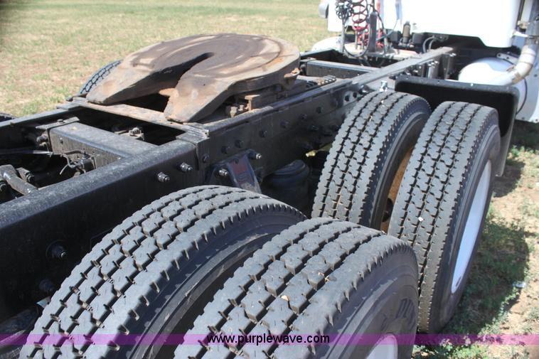 image for item I7428 2002 Peterbilt 378 semi truck