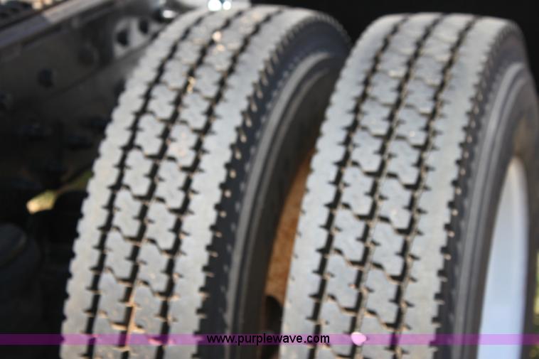 image for item I7428 2002 Peterbilt 378 semi truck