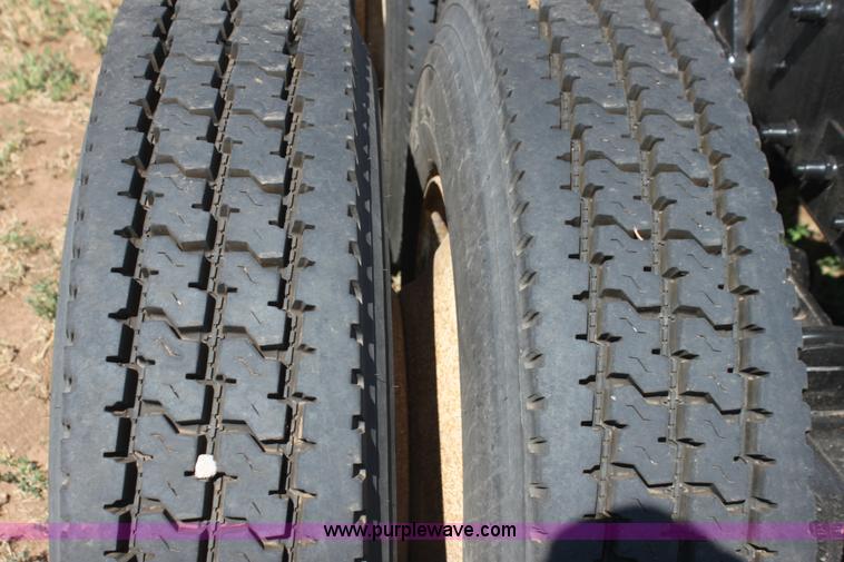 image for item I7428 2002 Peterbilt 378 semi truck