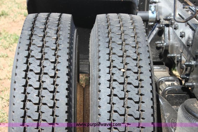 image for item I7428 2002 Peterbilt 378 semi truck