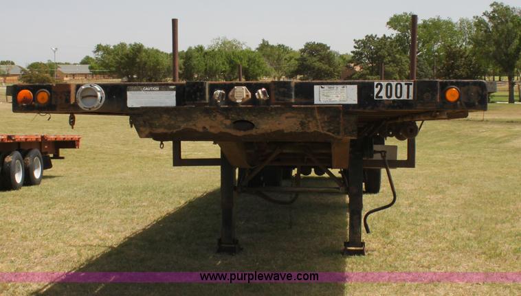 image for item I7465 1989 Lufkin flatbed trailer
