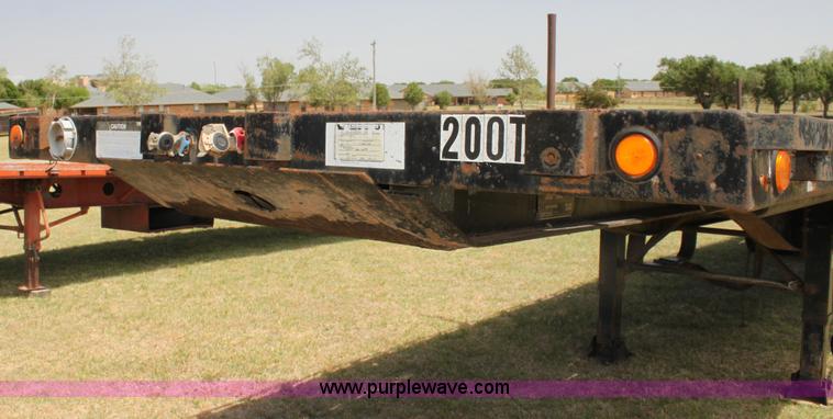 image for item I7465 1989 Lufkin flatbed trailer