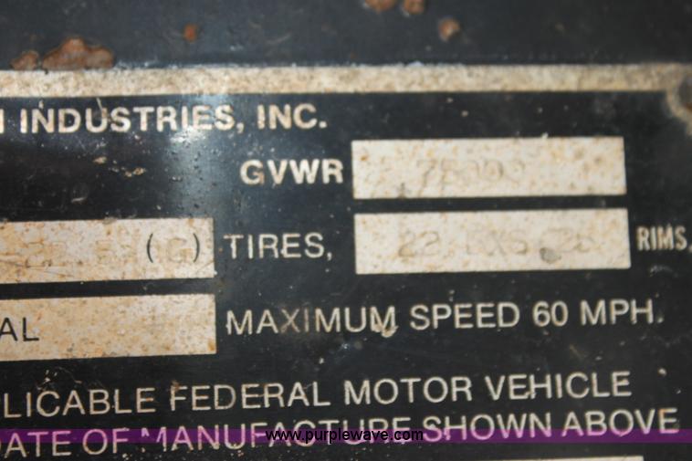 image for item I7465 1989 Lufkin flatbed trailer