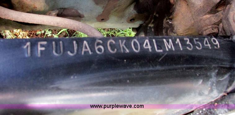 image for item I9644 2004 Freightliner Columbia semi truck