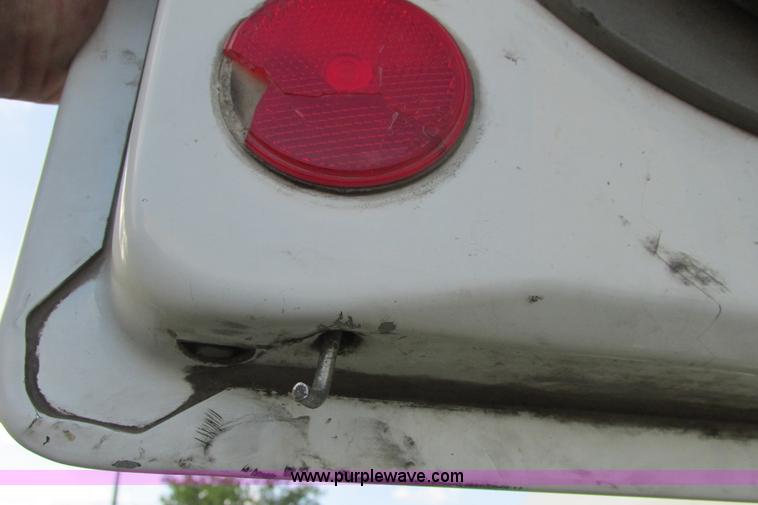 image for item I9644 2004 Freightliner Columbia semi truck