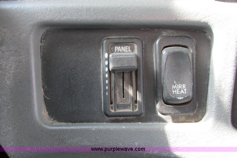 image for item I9644 2004 Freightliner Columbia semi truck