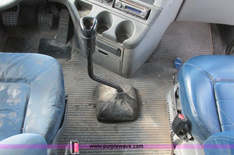 image for item I9644 2004 Freightliner Columbia semi truck