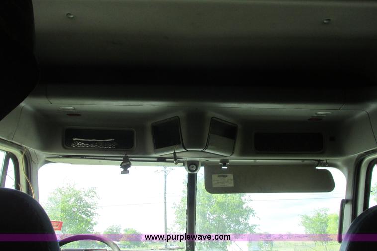 image for item I9644 2004 Freightliner Columbia semi truck