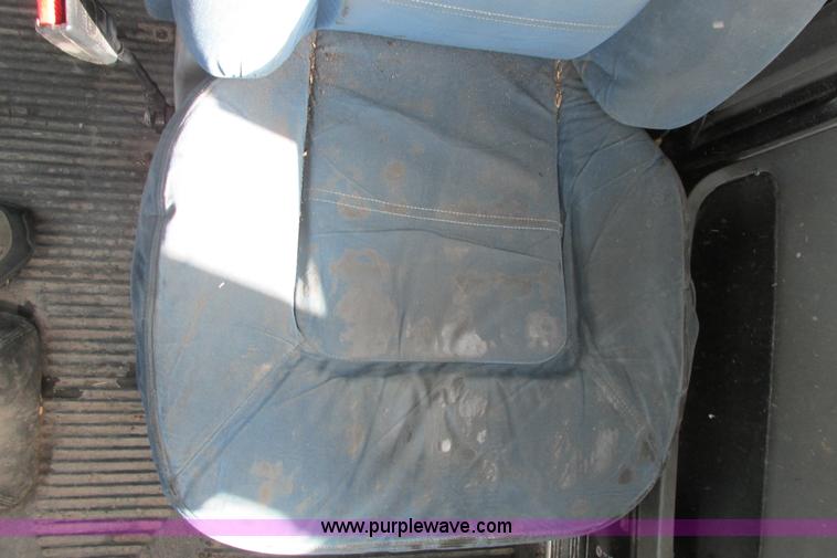 image for item I9644 2004 Freightliner Columbia semi truck