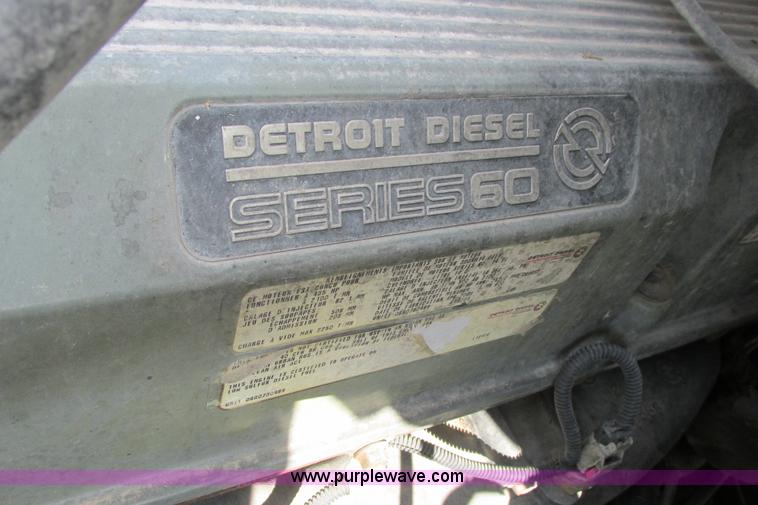 image for item I9644 2004 Freightliner Columbia semi truck