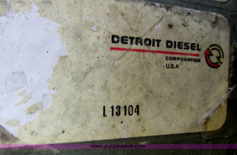 image for item I9644 2004 Freightliner Columbia semi truck