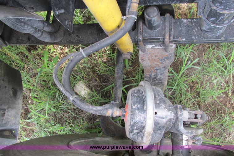 image for item I9644 2004 Freightliner Columbia semi truck