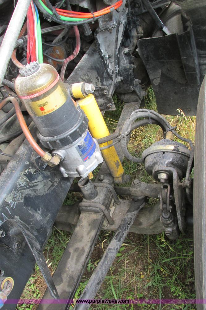 image for item I9644 2004 Freightliner Columbia semi truck