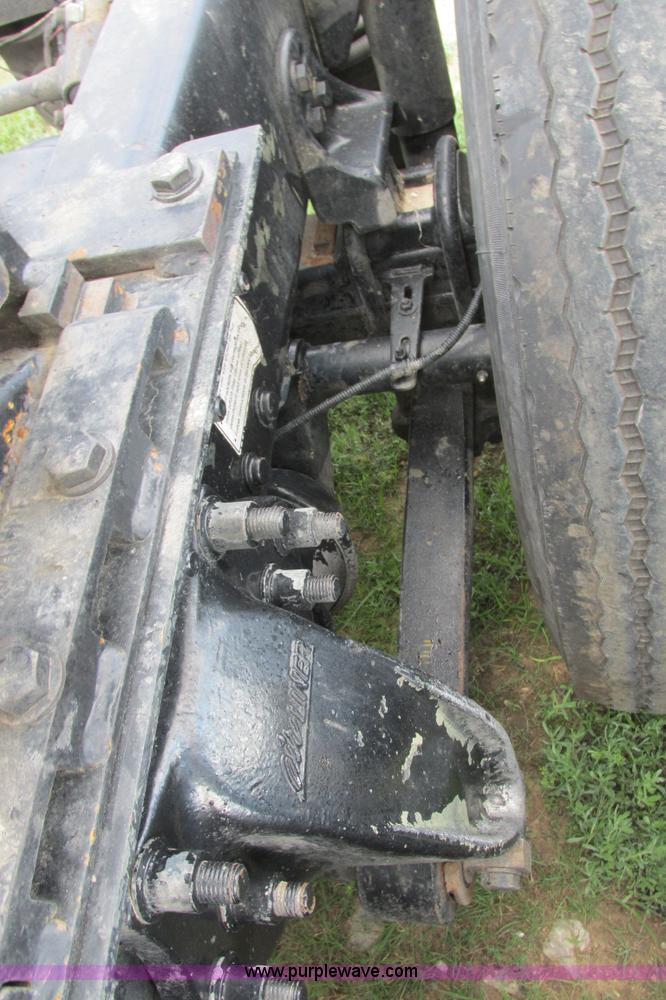 image for item I9644 2004 Freightliner Columbia semi truck