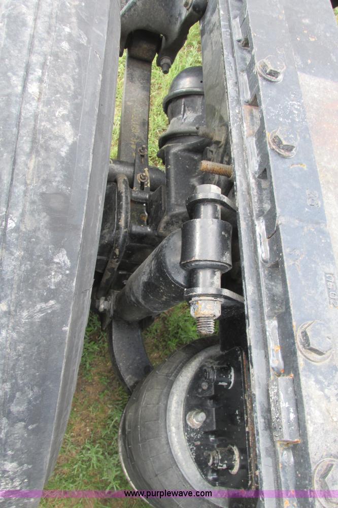 image for item I9644 2004 Freightliner Columbia semi truck