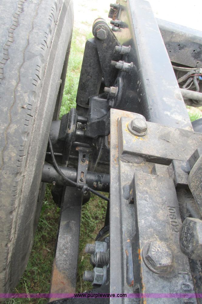 image for item I9644 2004 Freightliner Columbia semi truck