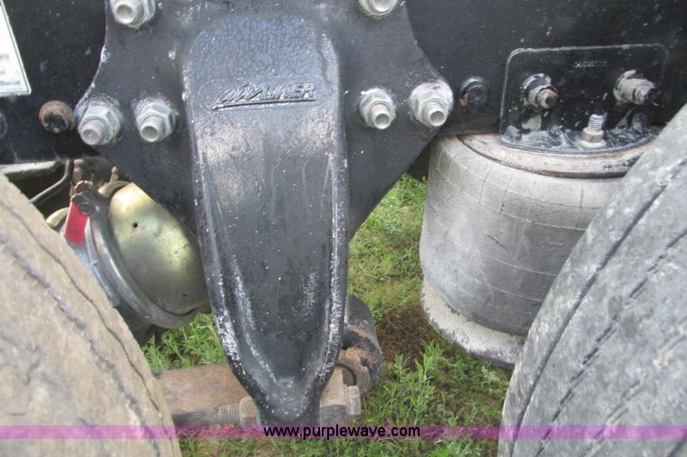 image for item I9644 2004 Freightliner Columbia semi truck