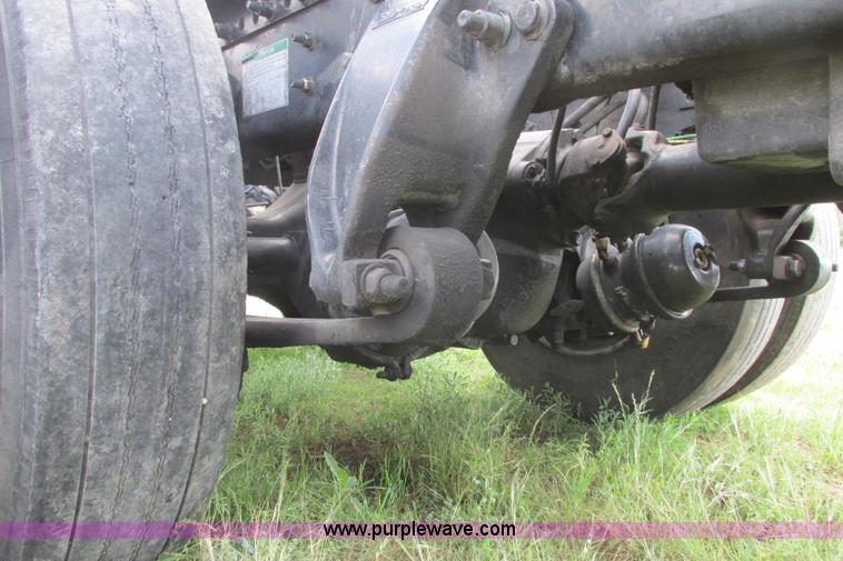 image for item I9644 2004 Freightliner Columbia semi truck