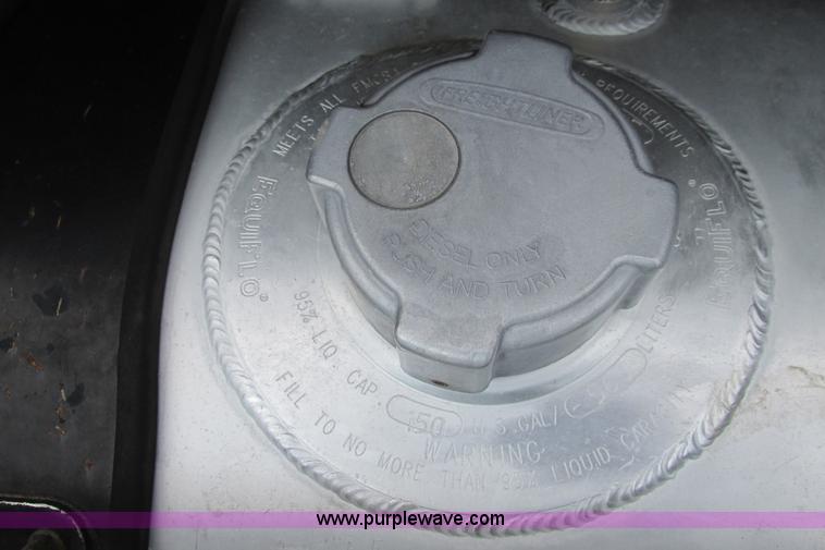 image for item I9644 2004 Freightliner Columbia semi truck