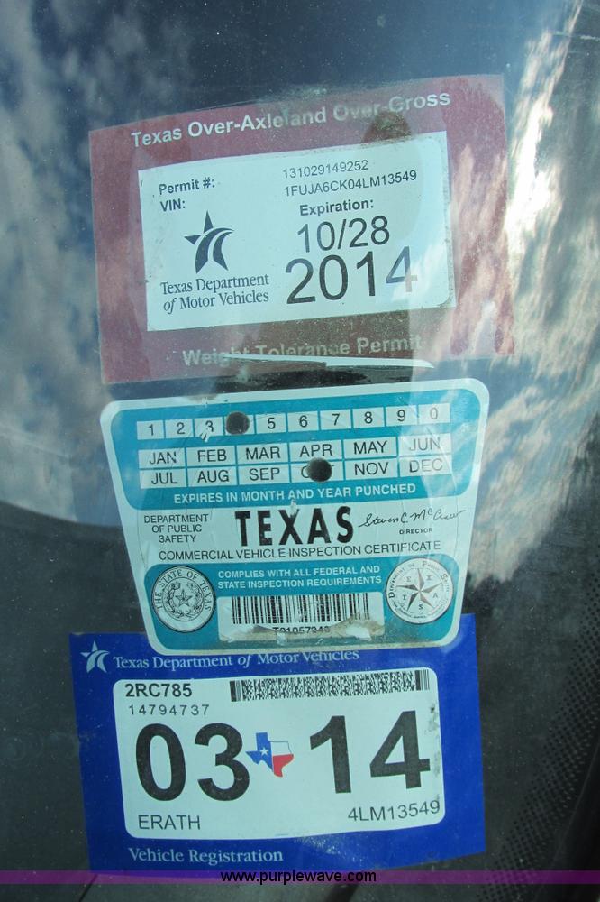 image for item I9644 2004 Freightliner Columbia semi truck