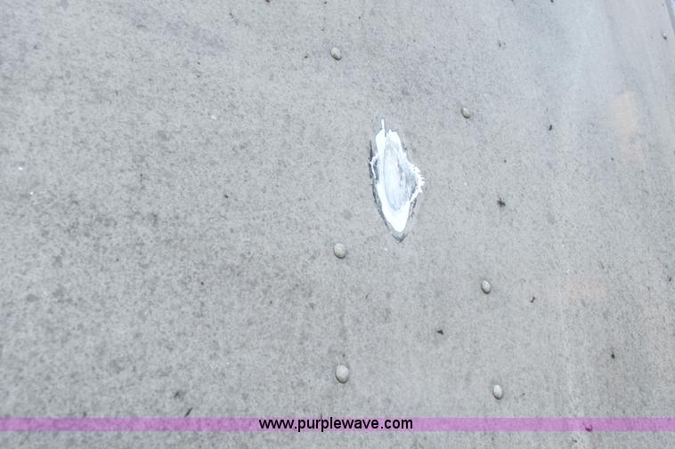 image for item I9644 2004 Freightliner Columbia semi truck