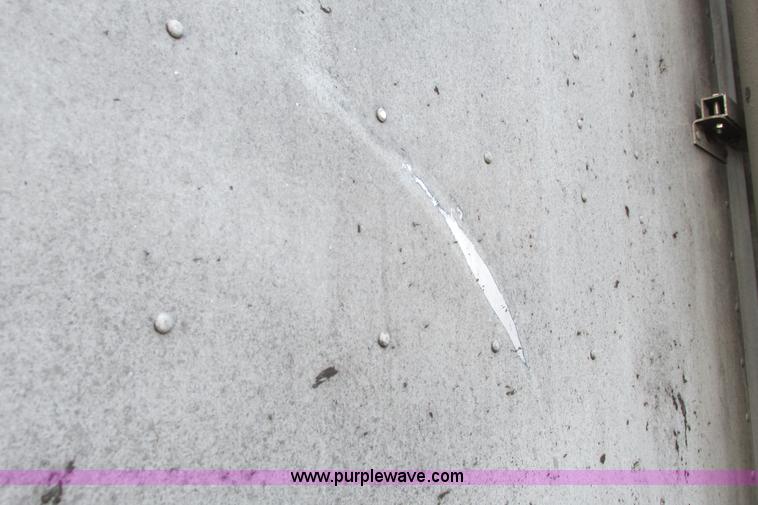 image for item I9644 2004 Freightliner Columbia semi truck