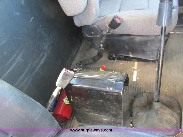 image for item A8723 2007 Freightliner Columbia semi truck