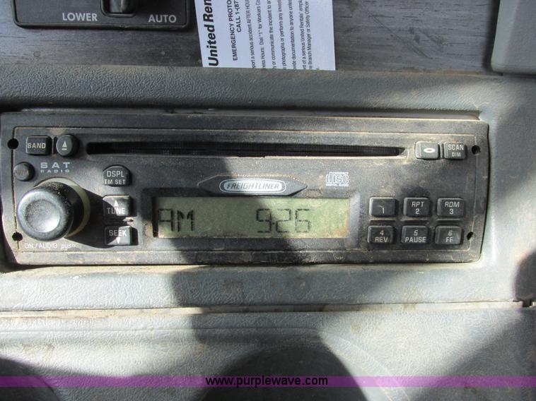 image for item A8723 2007 Freightliner Columbia semi truck