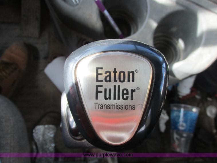 image for item A8723 2007 Freightliner Columbia semi truck