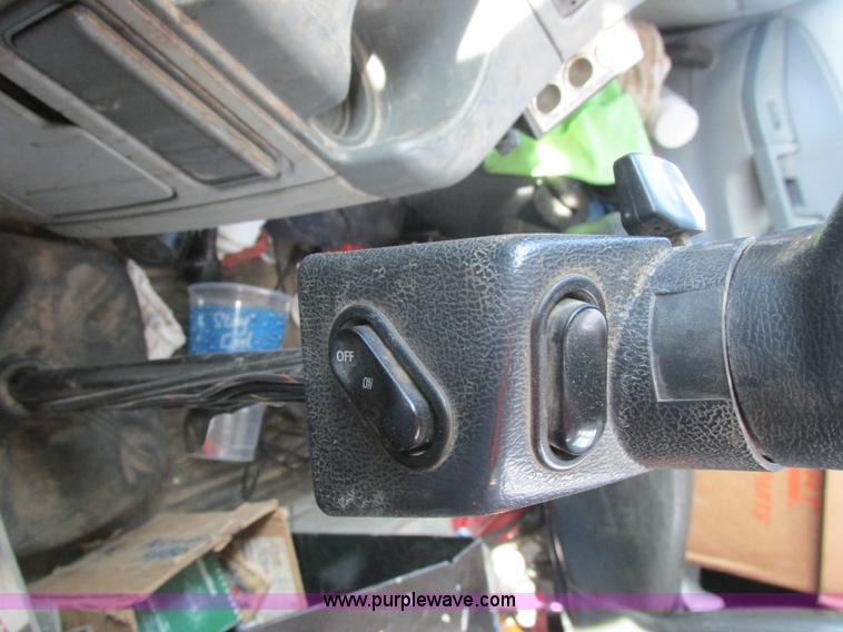 image for item A8723 2007 Freightliner Columbia semi truck