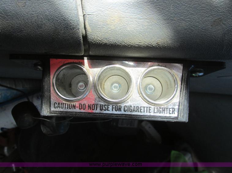 image for item A8723 2007 Freightliner Columbia semi truck