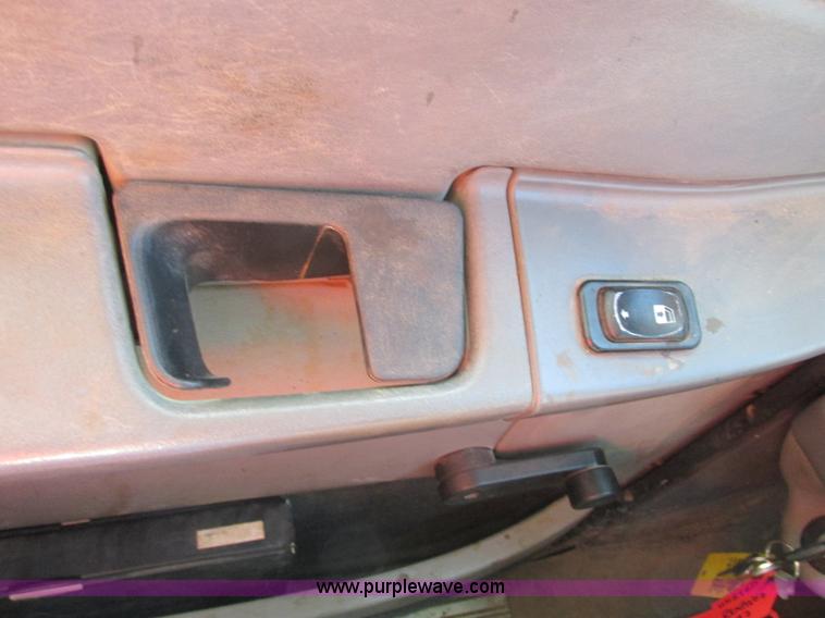 image for item A8723 2007 Freightliner Columbia semi truck