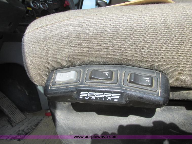 image for item A8723 2007 Freightliner Columbia semi truck