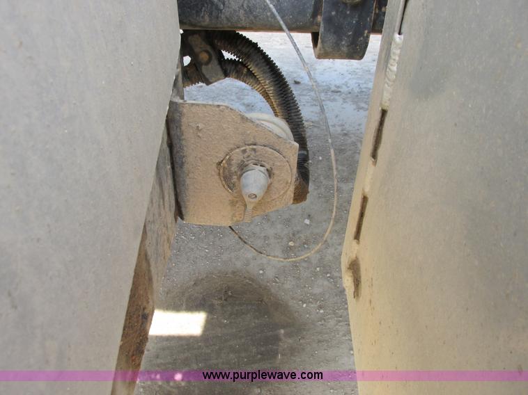 image for item A8723 2007 Freightliner Columbia semi truck