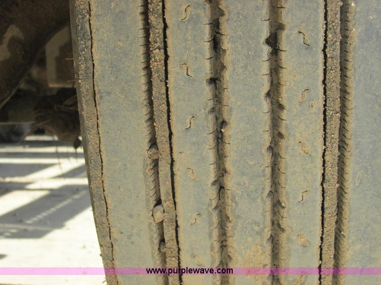 image for item A8723 2007 Freightliner Columbia semi truck