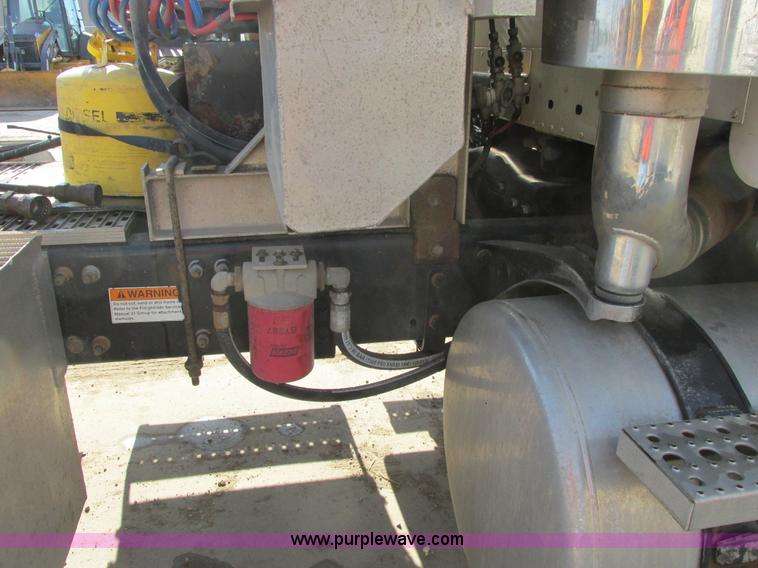 image for item A8723 2007 Freightliner Columbia semi truck