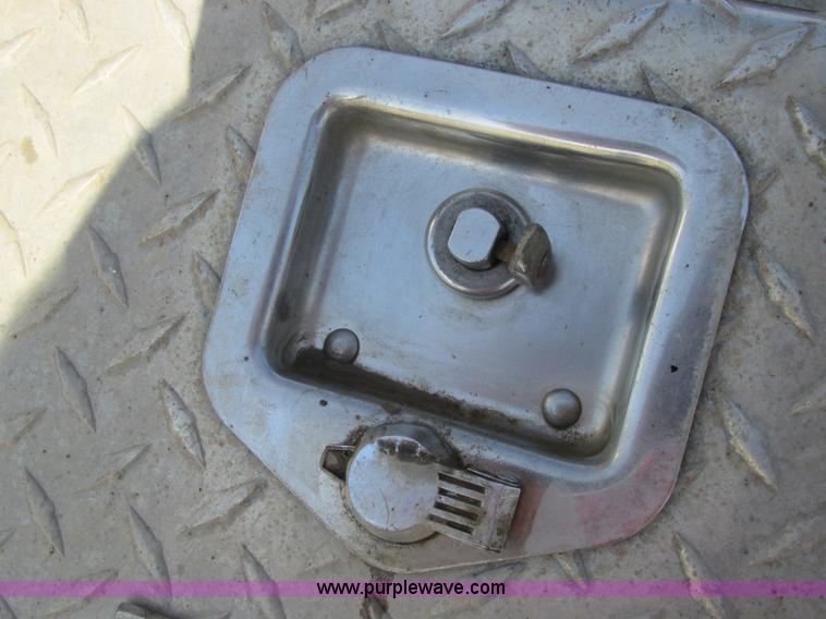 image for item A8723 2007 Freightliner Columbia semi truck