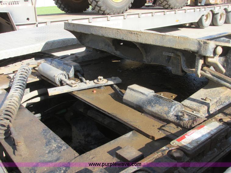 image for item A8723 2007 Freightliner Columbia semi truck